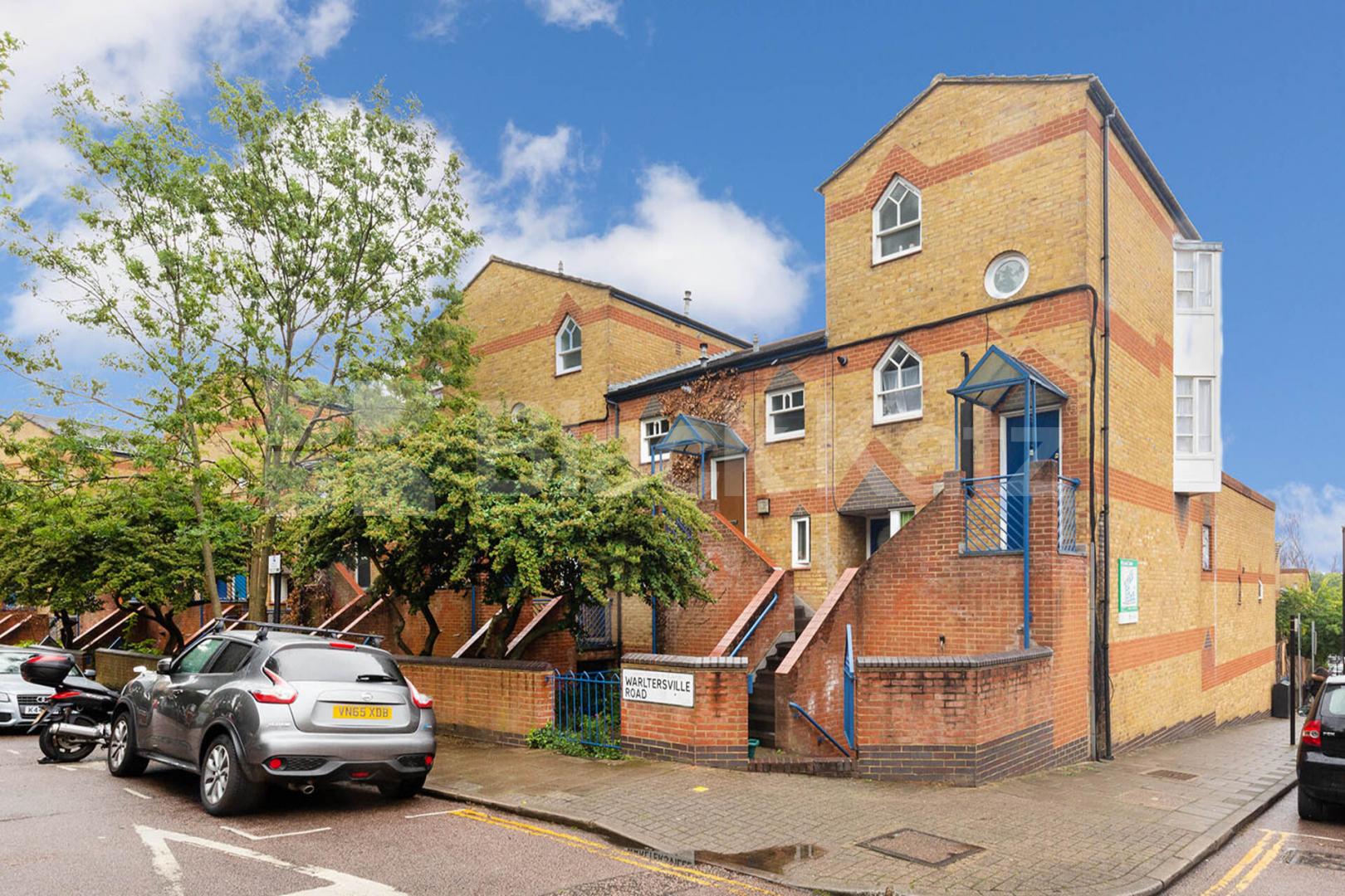 large one double bedroom flat set on top floor a private purpose built block Warltersville Road, Archway / Crouch Hill